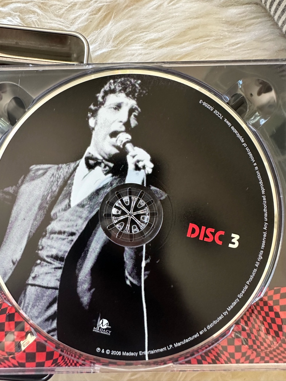 Tom Jones Collectible Tin and CD set - Picture 7 of 13
